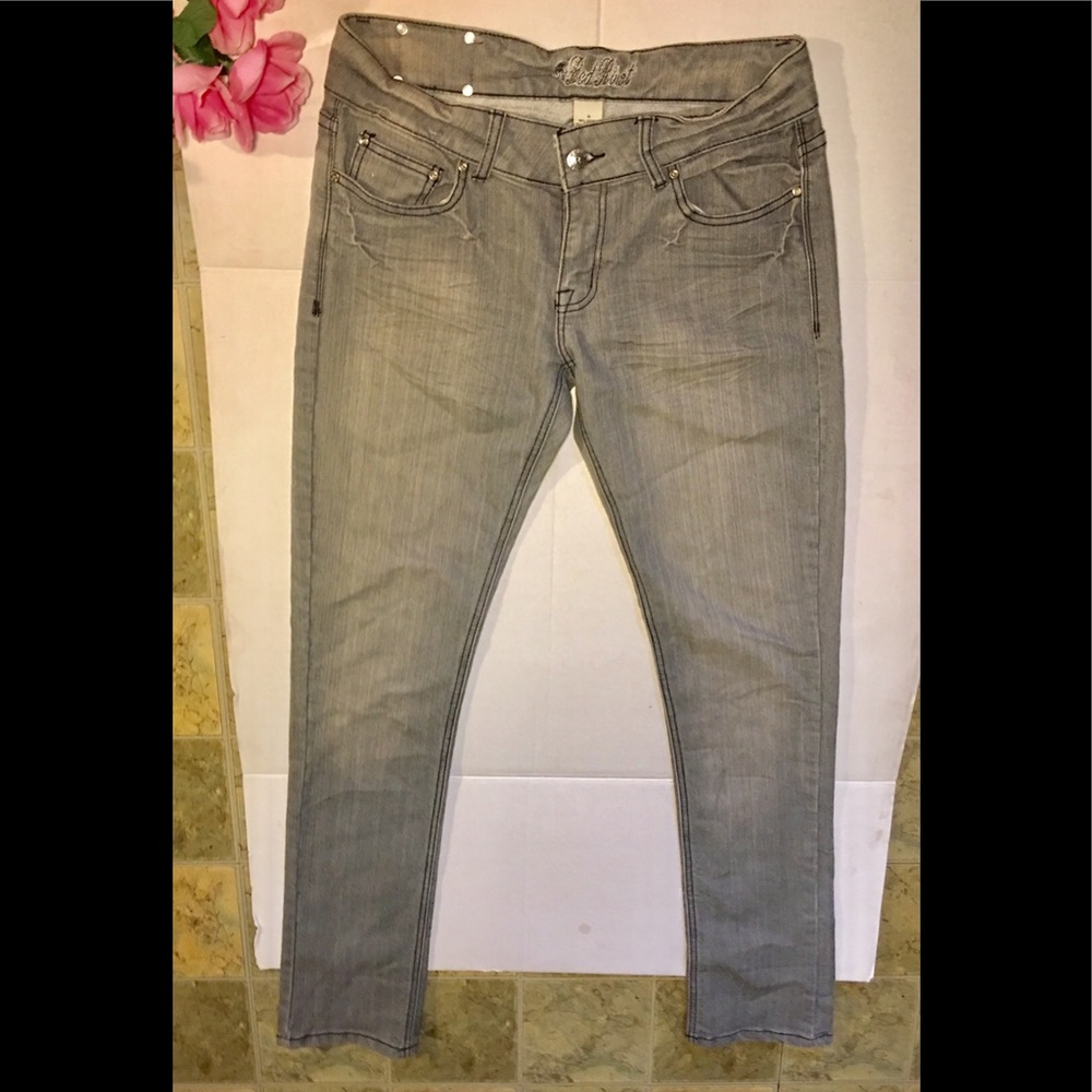 RED RIVET FASHION JEANS - Picture 2 of 4
